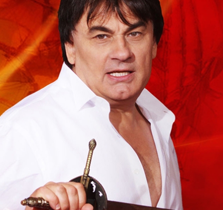 Александр Серов