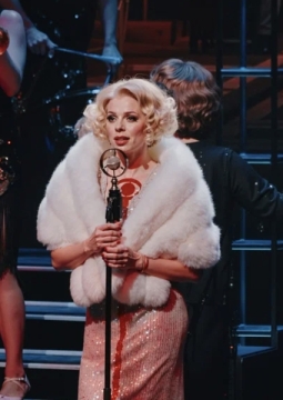 В джазе только девушки