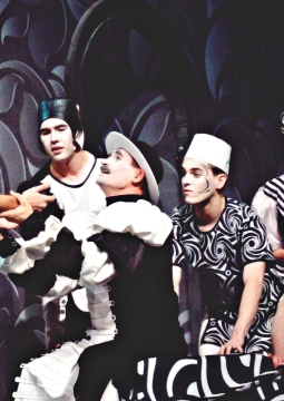 Собака на сене