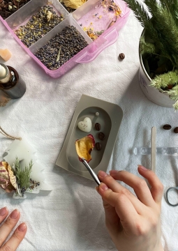 Творческий мастер-класс по изготовлению свечи в банке и аромасаше