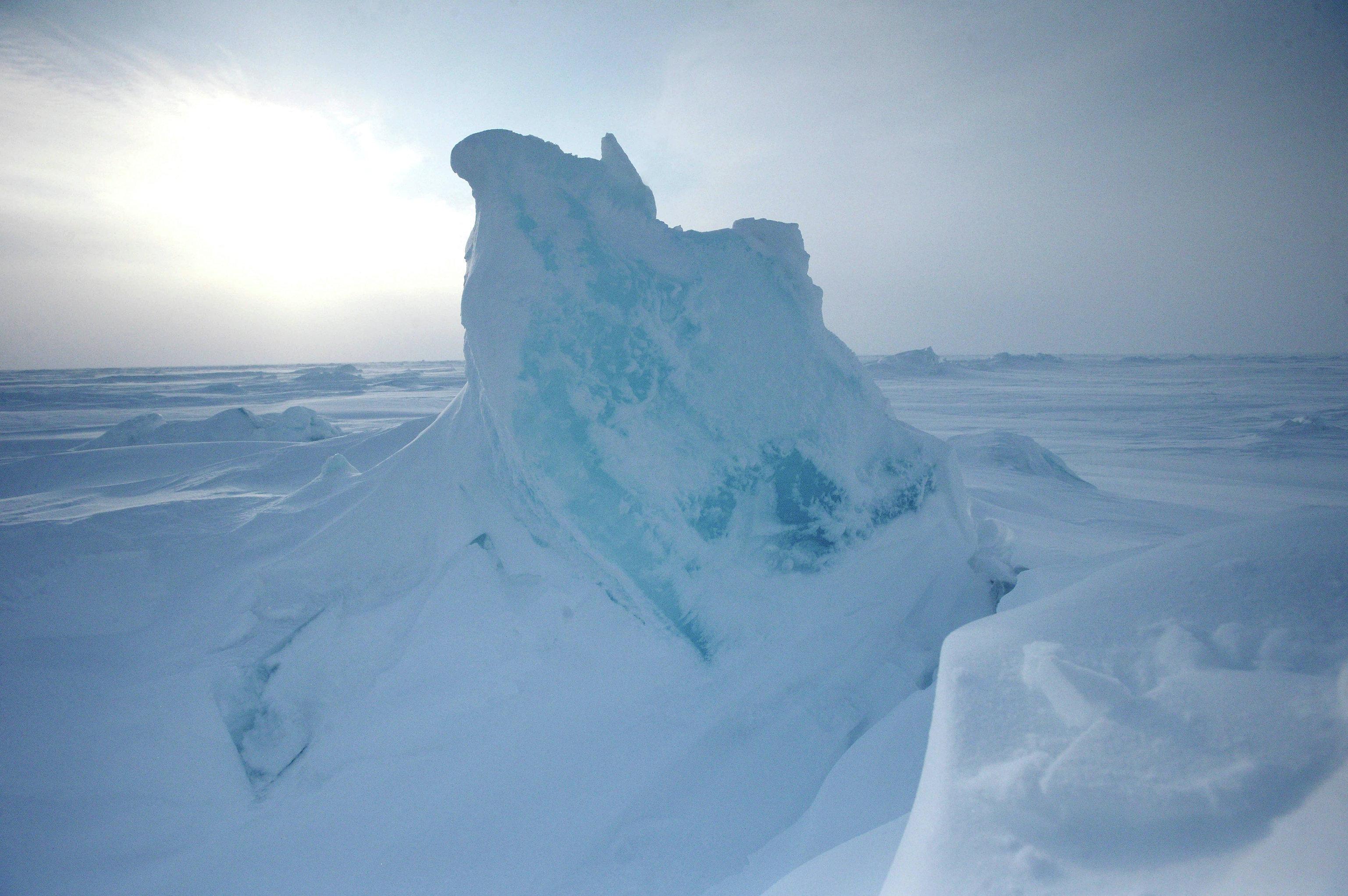 Северный ледовитый океан хаос торосов долгая. Торосы Северного Ледовитого океана. Торосы Северный полюс. Ледяные Торосы. Торосы на Северном полюсе.